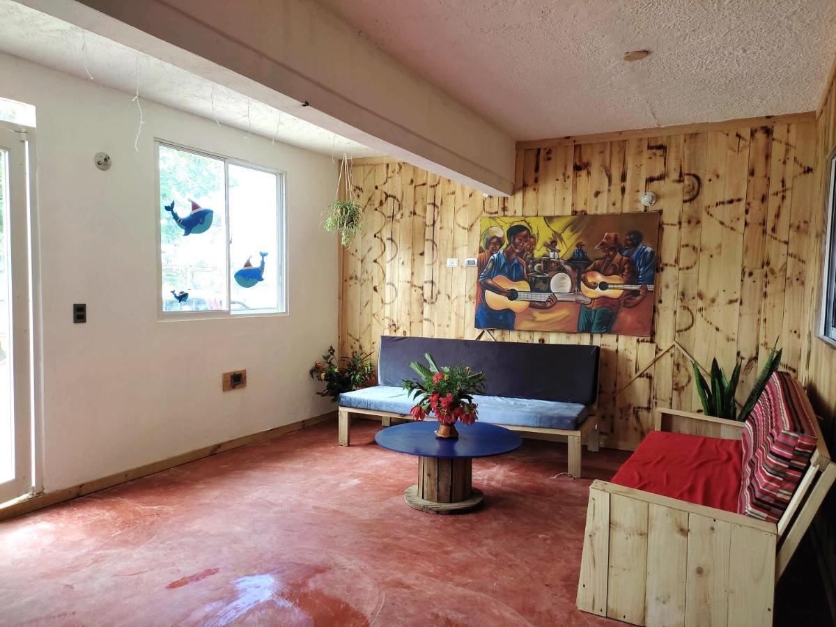 Hostel La Ballena Backpacker Лас-Ґалерас Екстер'єр фото